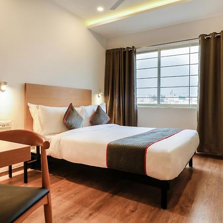 Super Townhouse The Landmark Indore Eksteriør billede