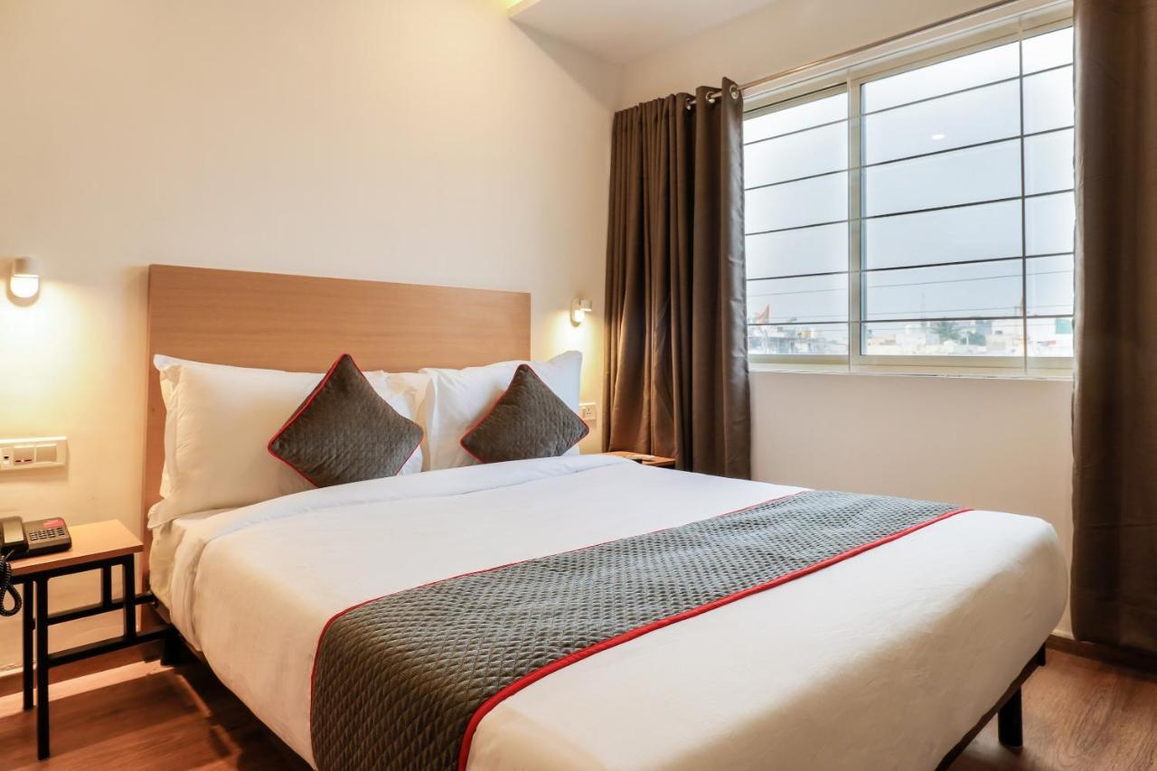 Super Townhouse The Landmark Indore Eksteriør billede
