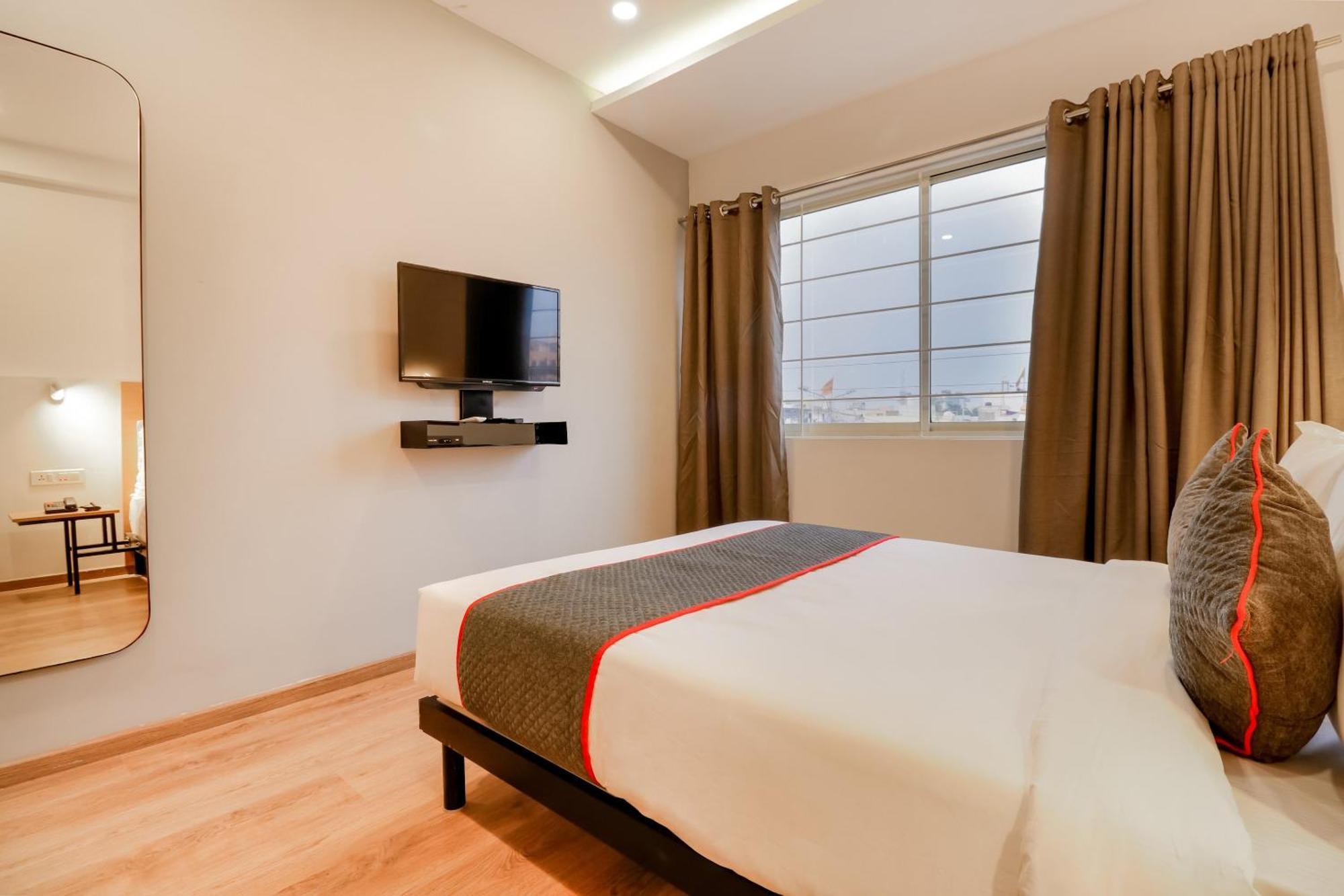 Super Townhouse The Landmark Indore Eksteriør billede