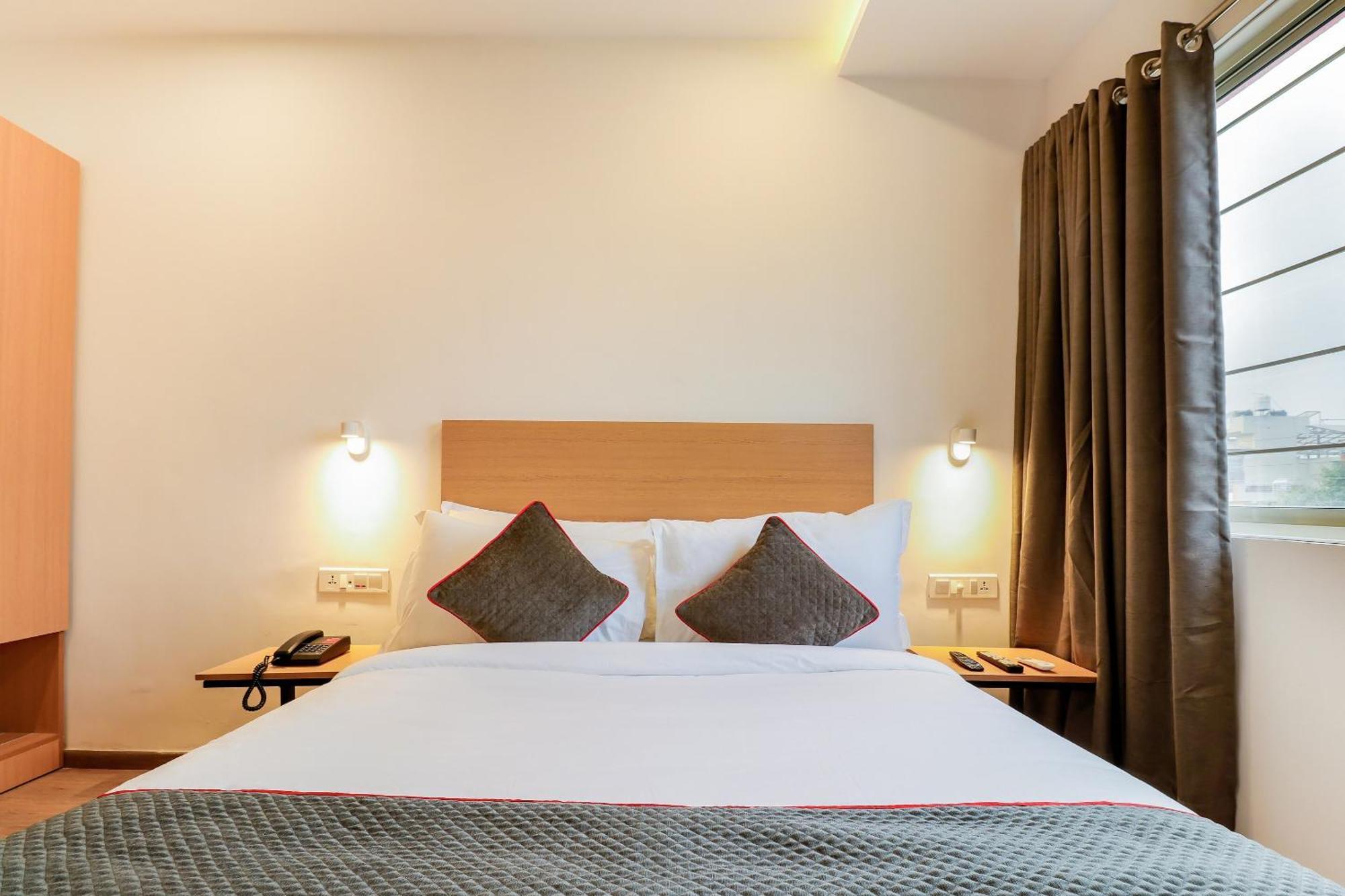 Super Townhouse The Landmark Indore Eksteriør billede