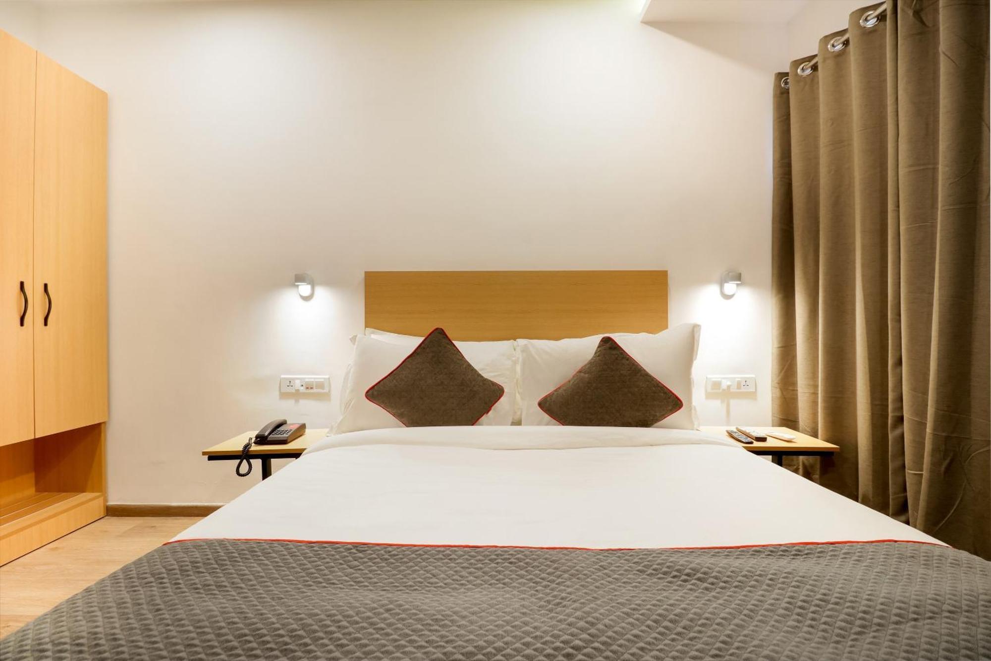 Super Townhouse The Landmark Indore Eksteriør billede