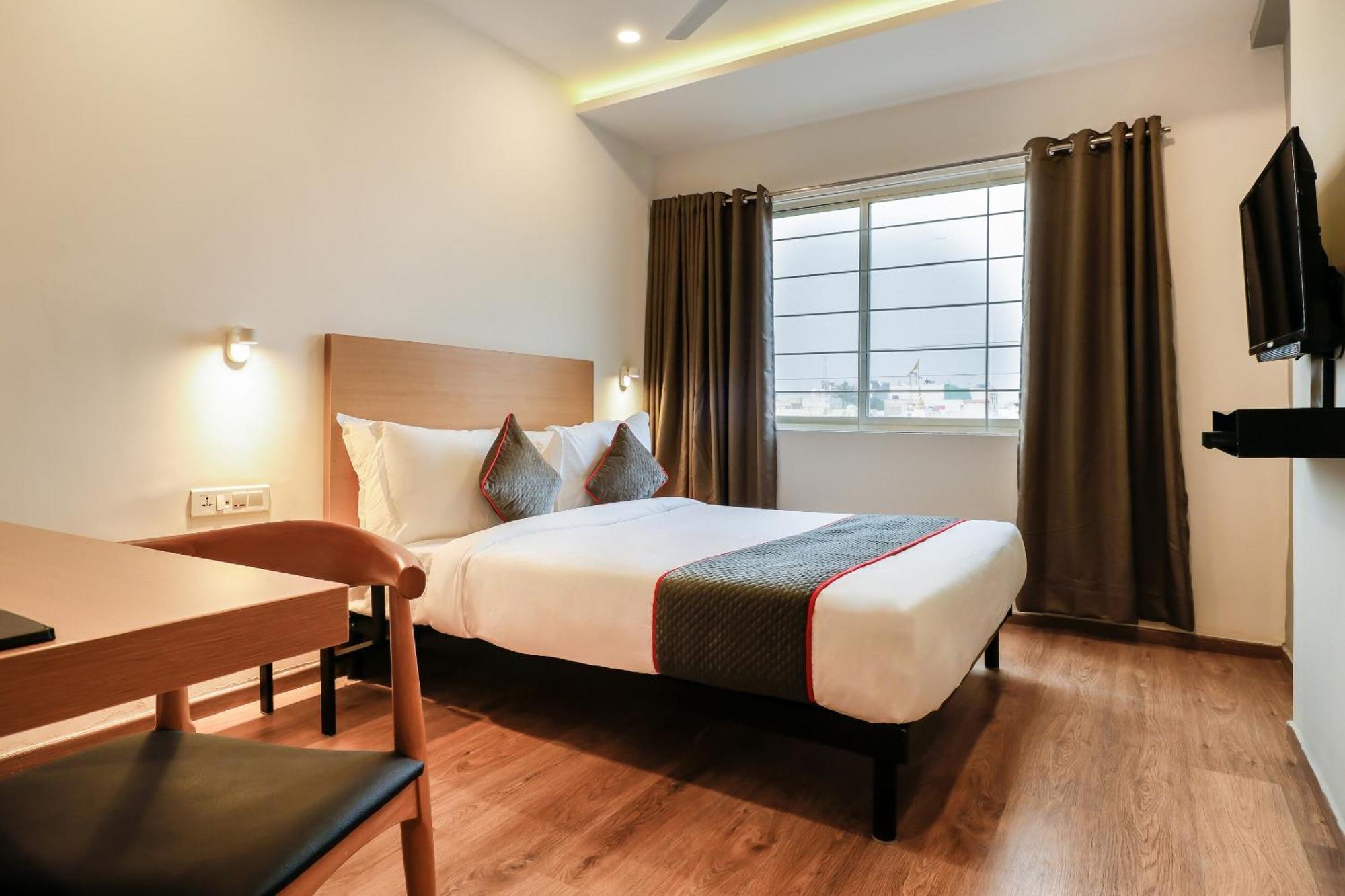 Super Townhouse The Landmark Indore Eksteriør billede