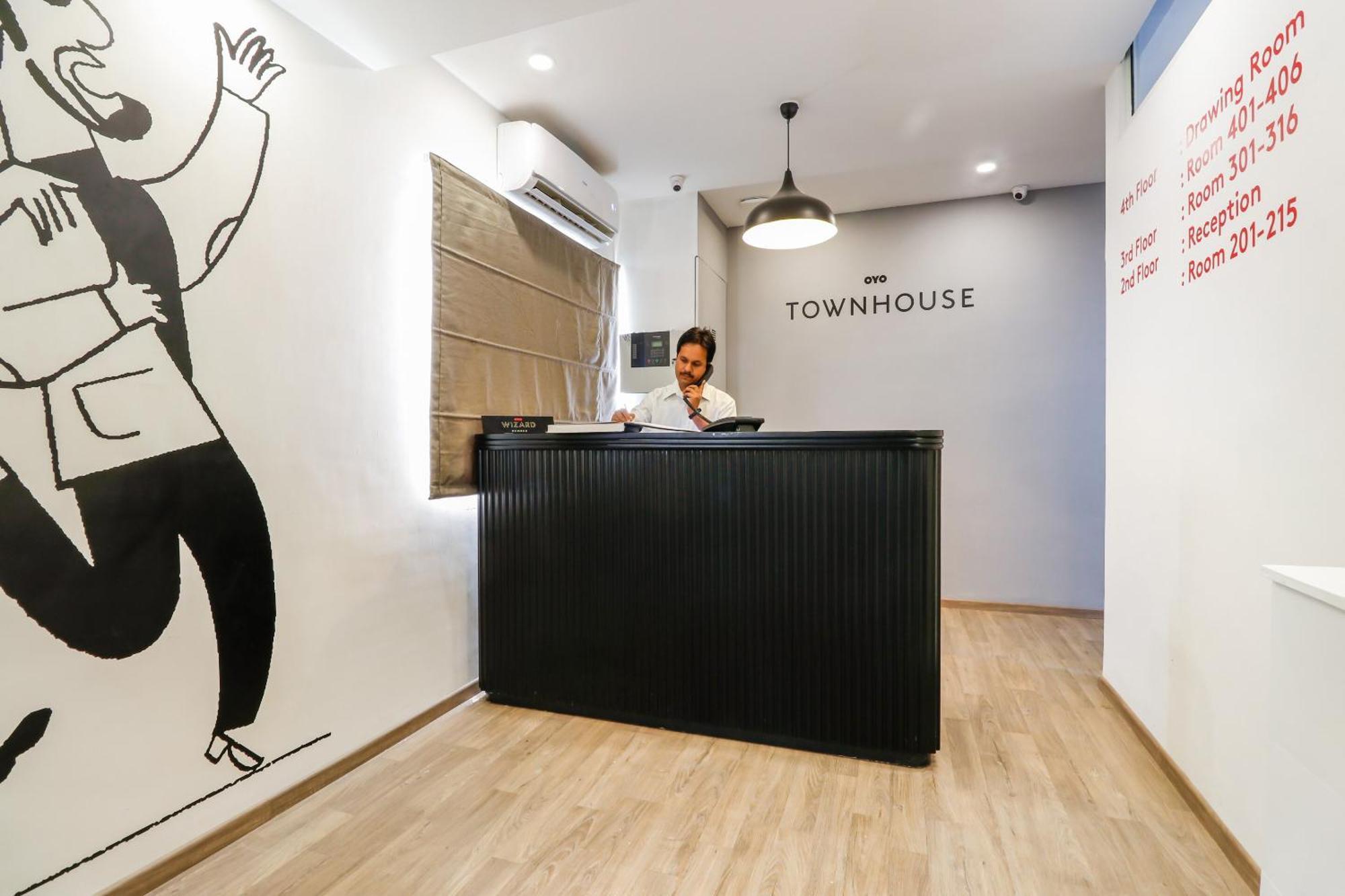 Super Townhouse The Landmark Indore Eksteriør billede